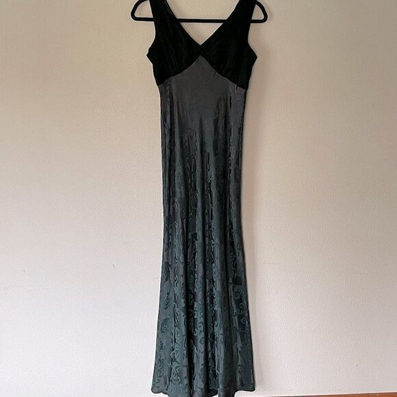 Vintage (1996) Roberta Dark Green Gown. Size 5/6. - Picture 1 of 10